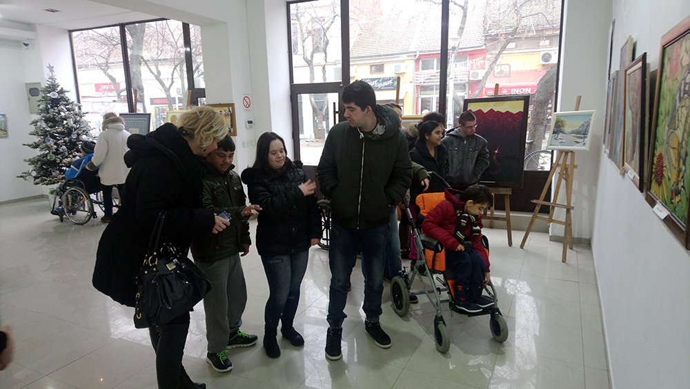 Centar za dnevni boravak dece i omladine ometene u razvoju posetili Galeriju savremene umetnosti u Požarevcu