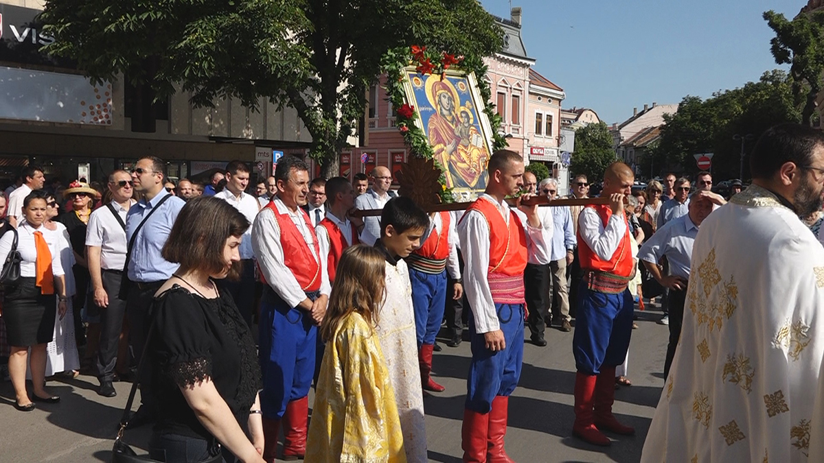 Litija ulicama Požarevca – Gradska slava Sveta trojica ili Duhovi FOTO
