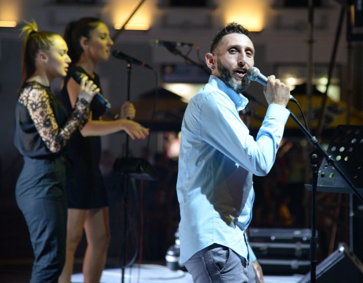 Večeras na trgu Renato Henc i Crvena Jabuka, juče nastupili Boris Petrović i Lexington bend FOTO