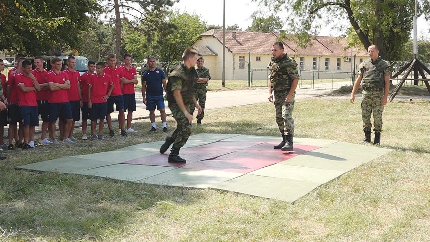 Zvezdini omladinci posetili Centar za obuku kopnene vojske (CO KoV) u kasarni „General Pavle Jurišić Šturm“ u Požarevcu