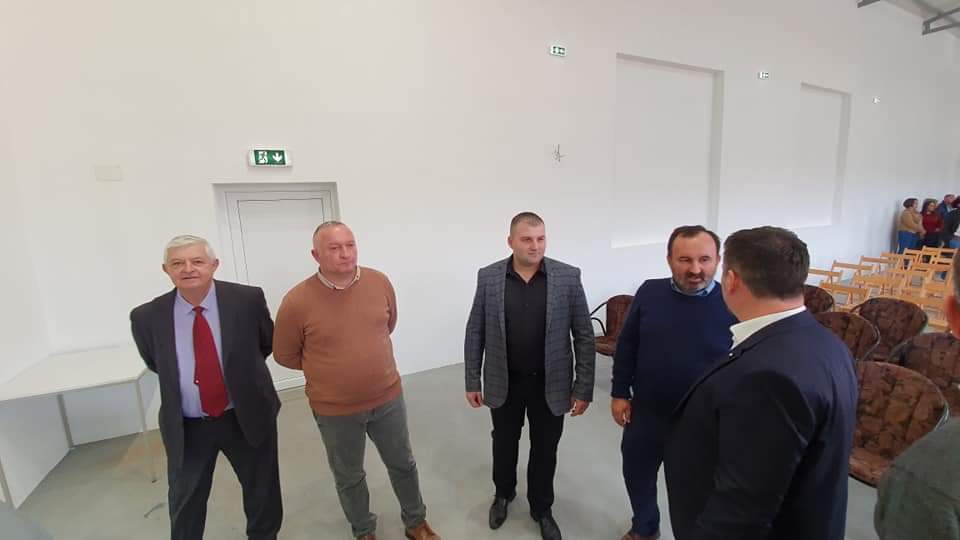 U naselju Manastirica rekonstruisan Dom kulture i puštena deonica novoasfaltiranog puta Manastirica – Mustapić u dužini od 1200 metara