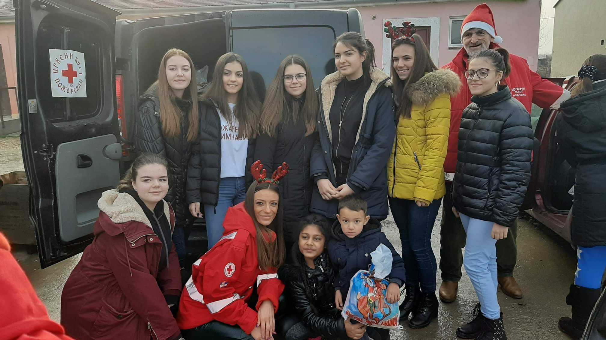 Crveni krst Požarevac – Tradicionalna novogodišnja akcija „Jedan paketić – puno ljubavi“