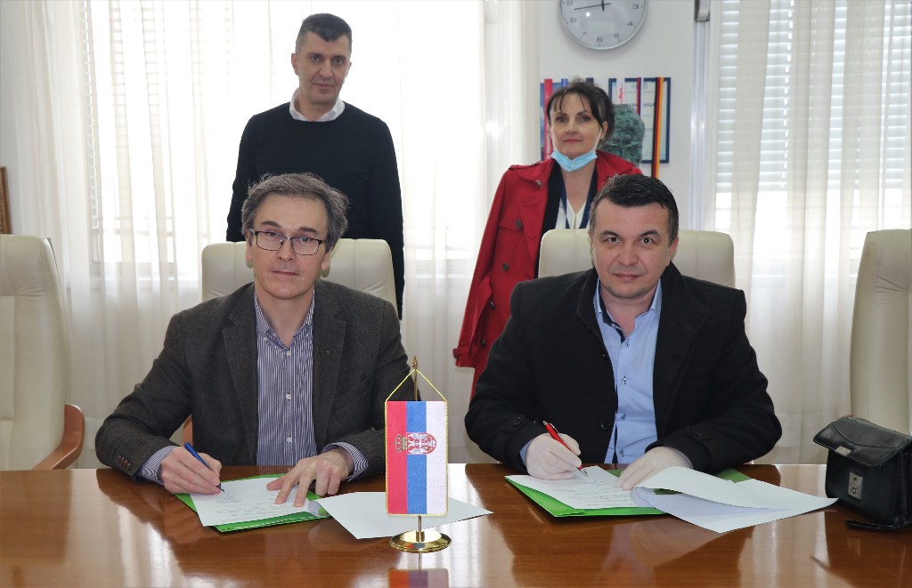 Dodеljеno novo sanitеtsko vozilo Cеntru za socijalni rad Kučеvo
