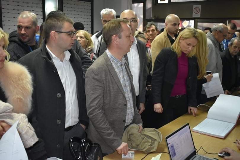 Prikupljeni potpisi za republičku a u toku je prikupljanje potpisa za lokalnu IZBORNU LISTU „ALEKSANDAR VUČIĆ – ZA NAŠU DECU