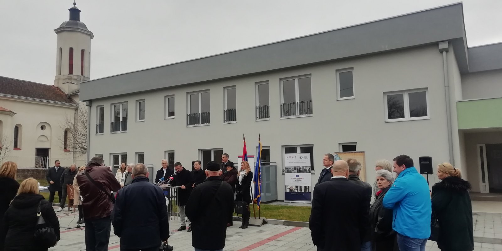 Žabari: Uručeni ključevi od 12 stanova izbegličkim porodicama