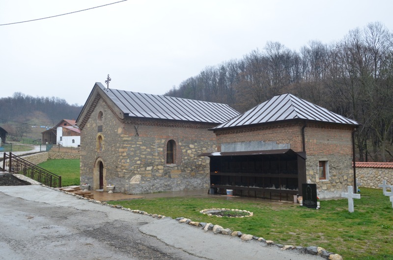 Osvetljen put LED svetiljkama iz donacije do manastira Nimnik