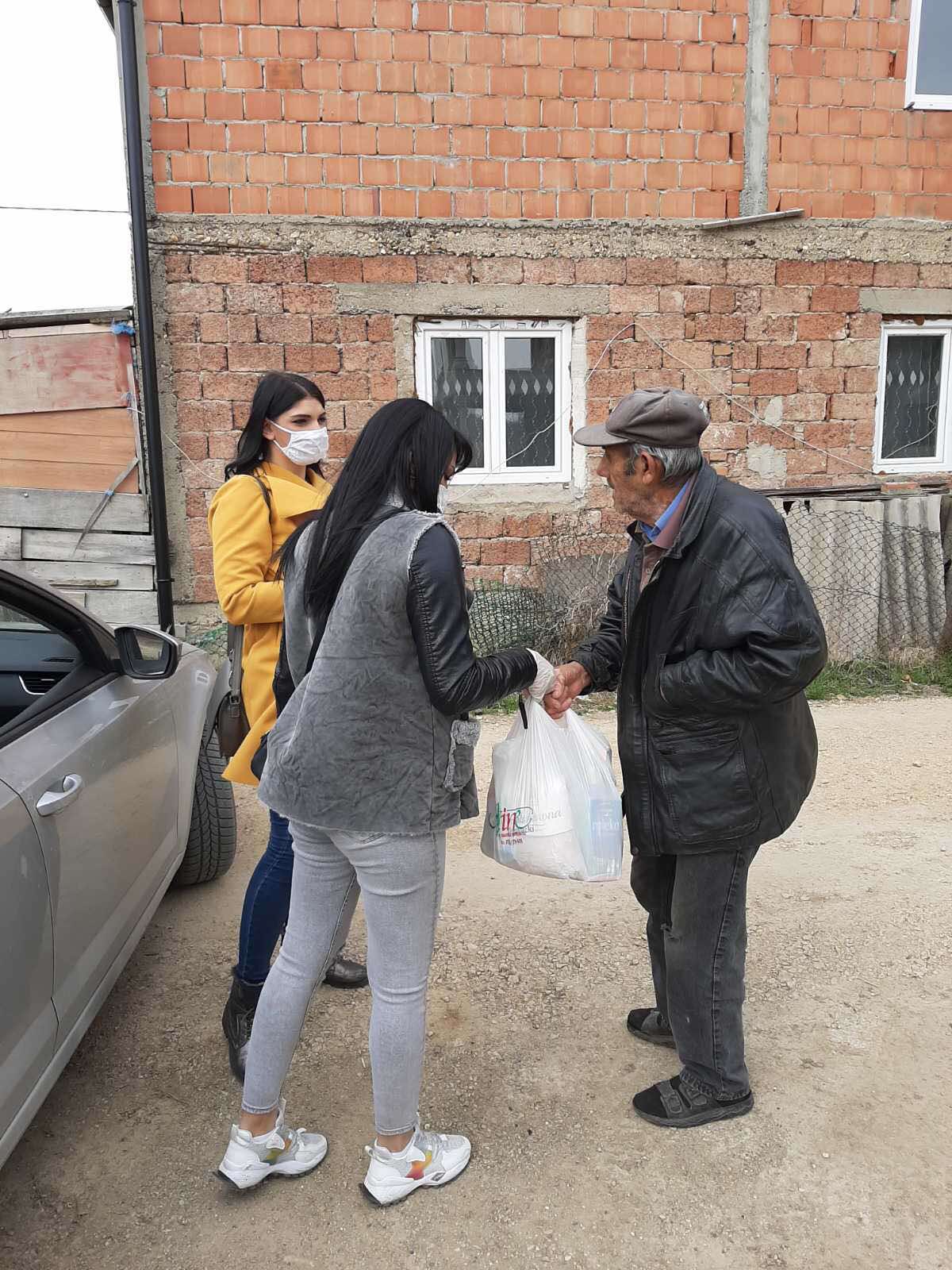 Volonteri delili pomoć socijalno ugroženima sa teritorije Gradske opštine Kostolac