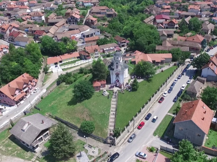 Pao potporni zid oko crkve Svetog Trifuna u Kličevcu FOTO