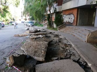 Cisterna puna mazuta okidač nezadovoljstva građana na parkingu iza „Lamele“ u Požarevcu !