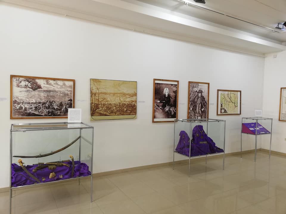 Izložba „Između Istoka i Zapada“ u Galeriji savremene umetnosti, povodom potpisivanja Požarevačkog mira