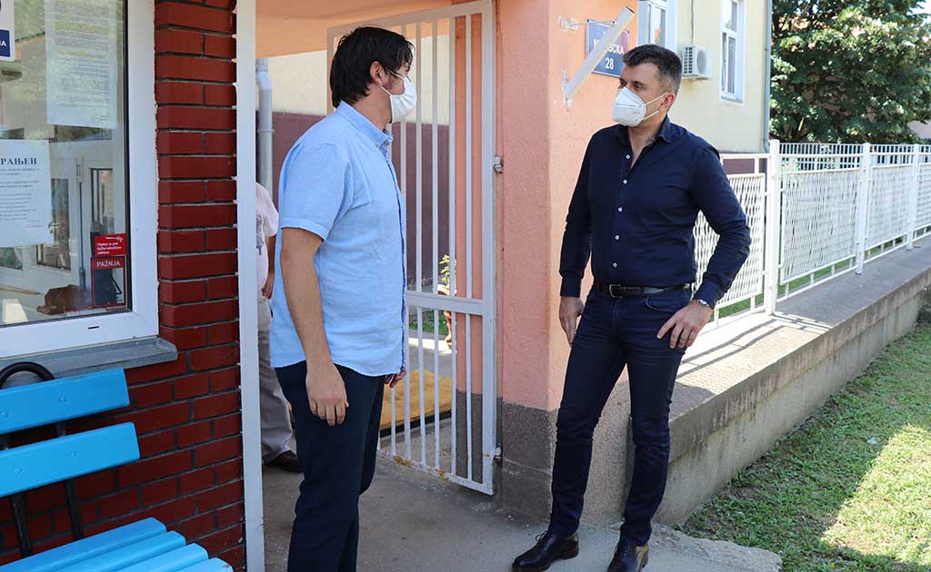 Delegacija Ministarstva za rad, posetila Ustanovu za smeštaj starih lica „Gvozden Jovančićević“ u Velikom Popovcu (VIDEO)