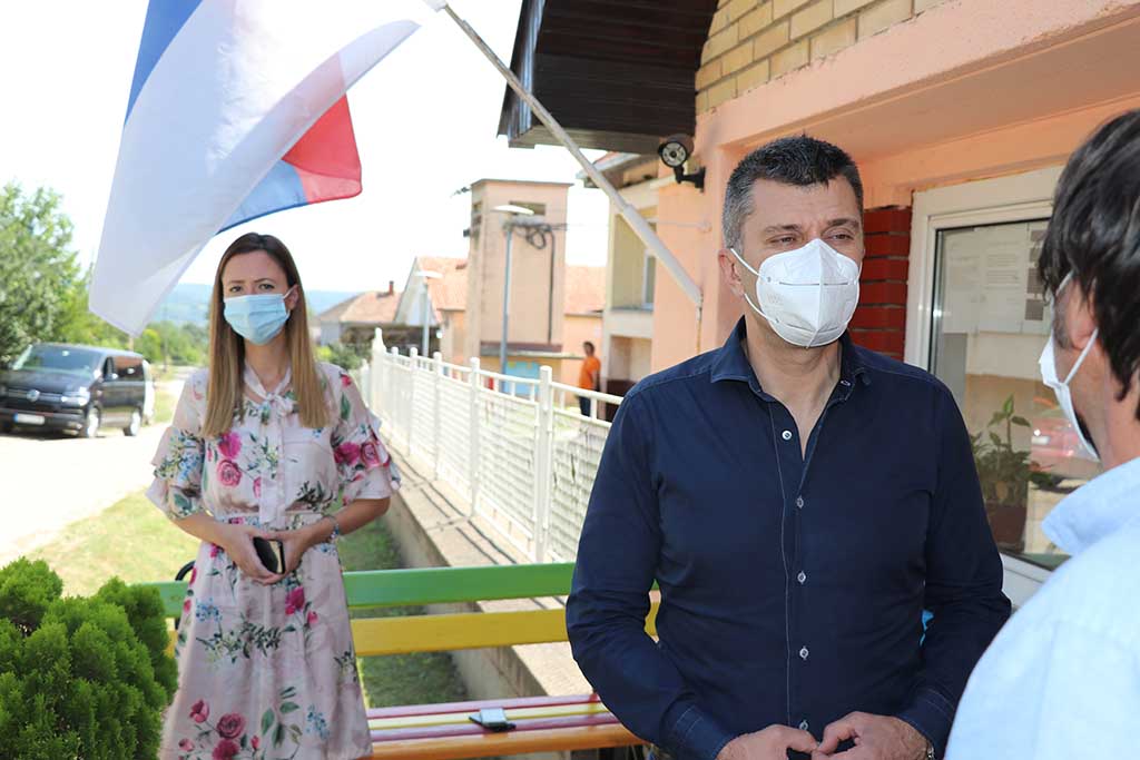 Delegacija Ministarstva za rad, posetila Ustanovu za smeštaj starih lica „Gvozden Jovančićević“ u Velikom Popovcu (VIDEO)