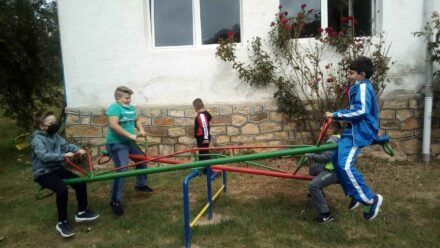 ŽAGUBICA: FONDACIJA PRINCEZE KATARINE I HUMANITARNA ORGANIZACIJA „LAJFLAJN“ ČIKAGO OBEZBEDILI POMOĆ U VREDNOSTI OD 10.750 DOLARA ŠKOLI U SELU BLIZNAK