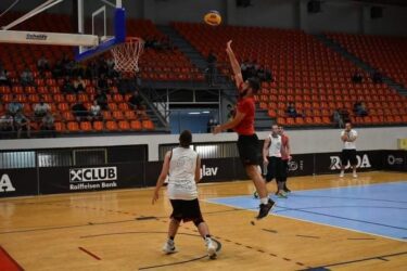 Ekipa „Stari grad“ iz Beograda osvojila prvo mesto na 3×3 turniru u basketu u Požarevcu (FOTO)