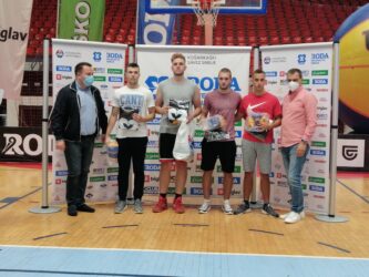 Ekipa „Stari grad“ iz Beograda osvojila prvo mesto na 3×3 turniru u basketu u Požarevcu (FOTO)