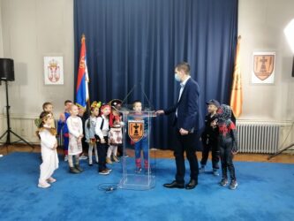 Dečija nedelja u Požarevcu: gradonačelnik Saša Pavlović ugostio mališane u gradskom zdanju (FOTO)