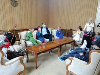 Dečija nedelja u Požarevcu: gradonačelnik Saša Pavlović ugostio mališane u gradskom zdanju (FOTO)