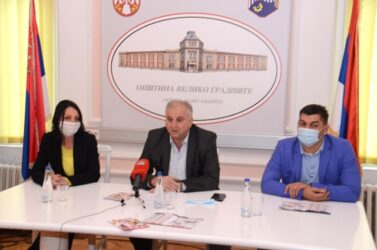 Dodeljene kartice “Cena minus za 3+“ za roditelje u Velikom Gradištu