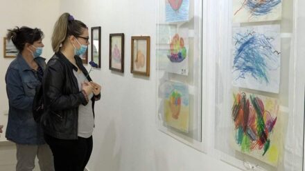 Galerija savremene umetnosti Požarevac: Izložba likovnih radova „Bojama do sreće“