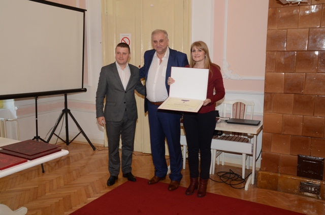 U Velikom Gradištu dodeljena su priznanja u vidu opštinskih nagrada i plaketa najuspešnijim građanima