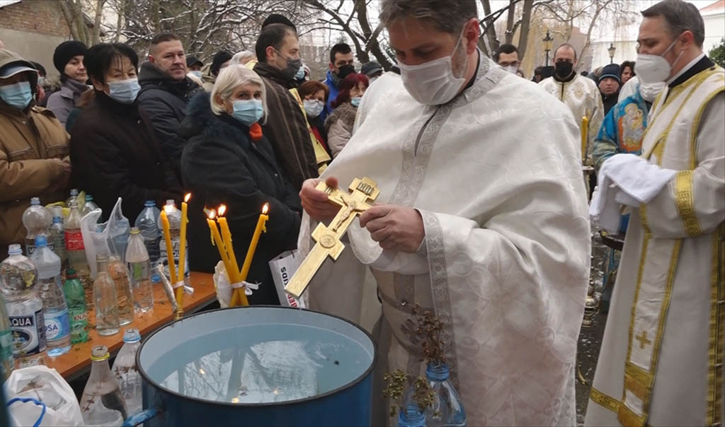Episkop požarevačko-braničevski Ignatije služio je na Bogojavljenje u Sabornoj crkvi u Požarevcu (FOTO)