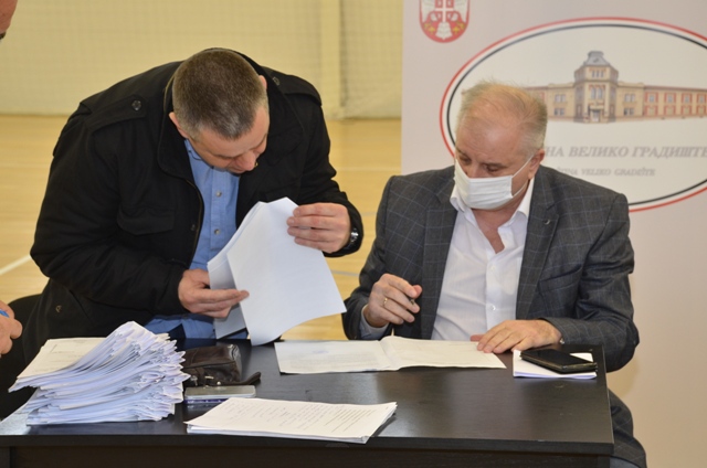 U novoizgrađenoj sportskoj hali na Srebrnom jezeru potpisani ugovori za finansiranje sportskih udruženja