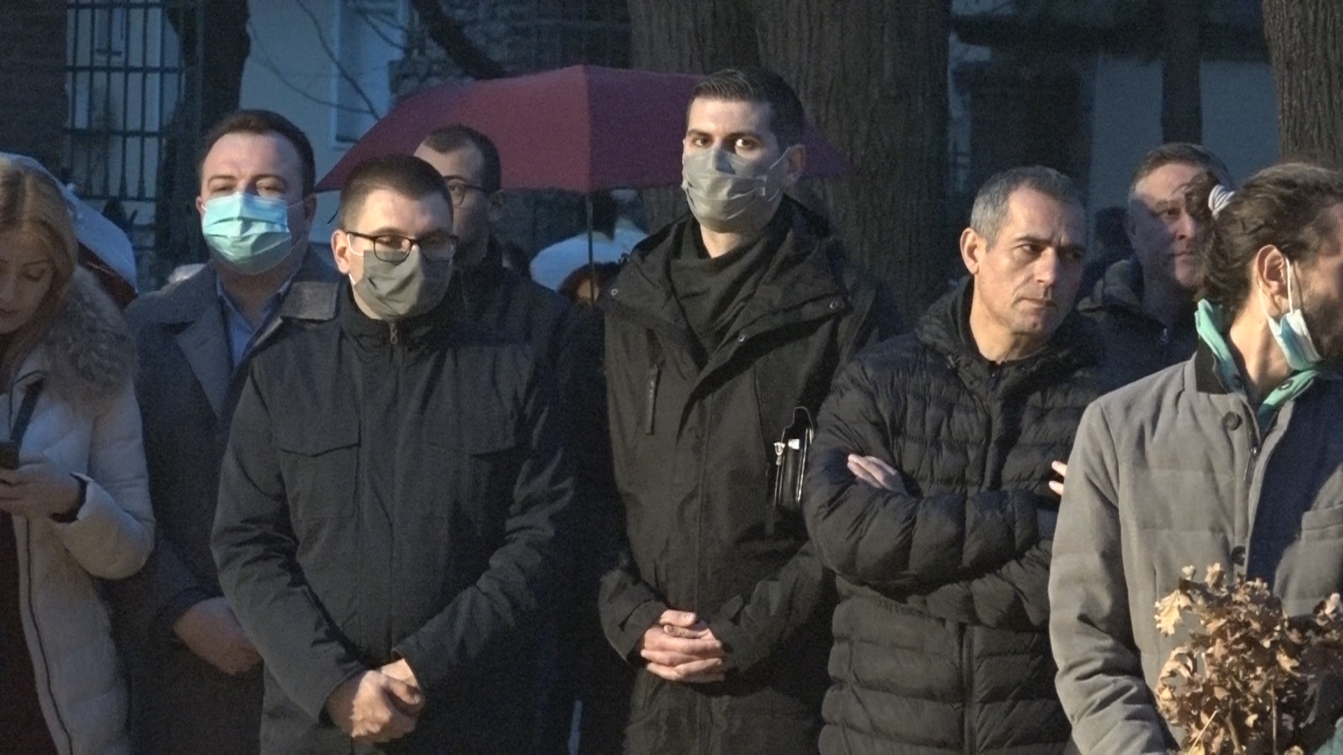 Paljenje badnjaka u Sabornoj crkvi u Požarevcu (FOTO)