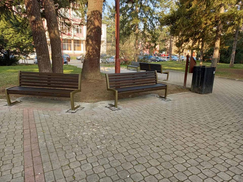 Kostolac: Završeno postavjanje 40 novih parkovskih klupa (FOTO)