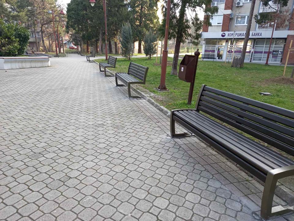 Kostolac: Završeno postavjanje 40 novih parkovskih klupa (FOTO)