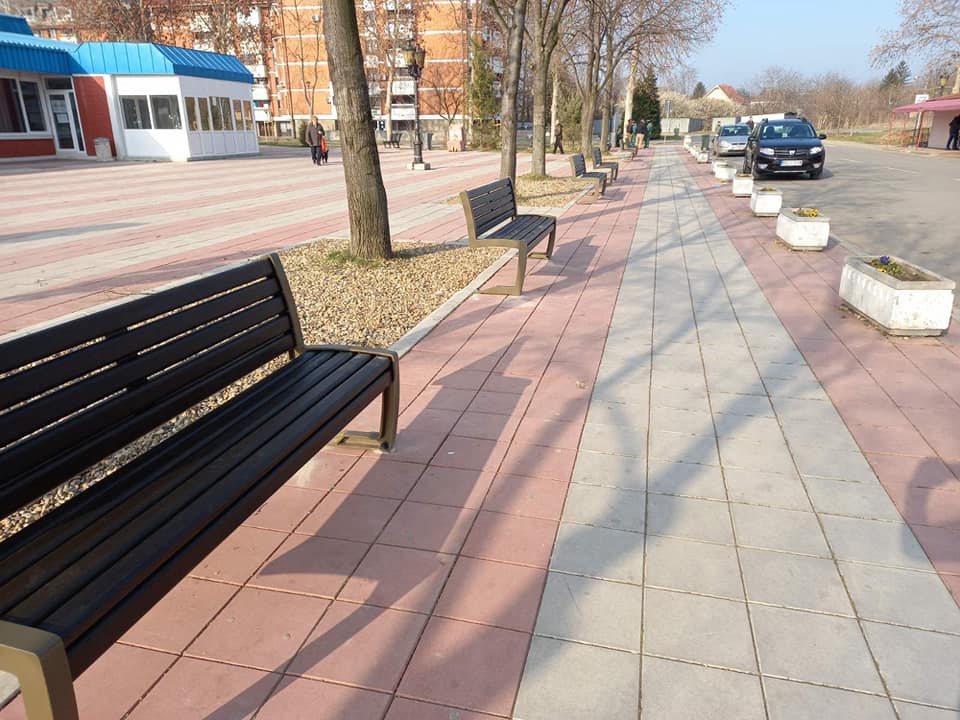 Kostolac: Završeno postavjanje 40 novih parkovskih klupa (FOTO)