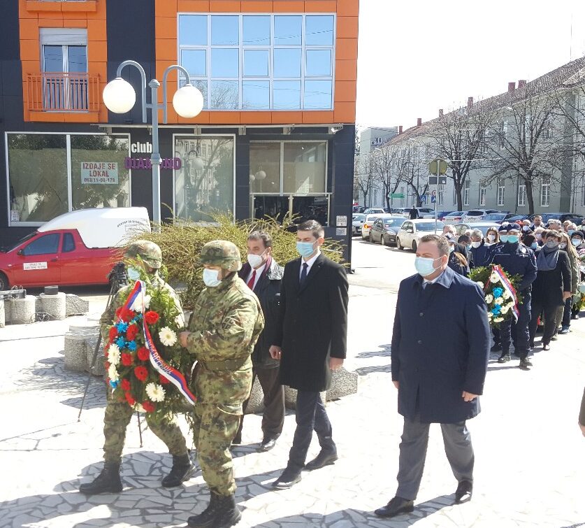 Požarevac: Položeni venci na spomenik Sloboda povodom godišnjice bombardovanja