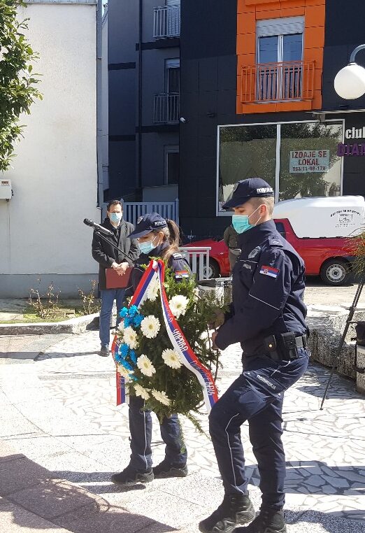 Požarevac: Položeni venci na spomenik Sloboda povodom godišnjice bombardovanja