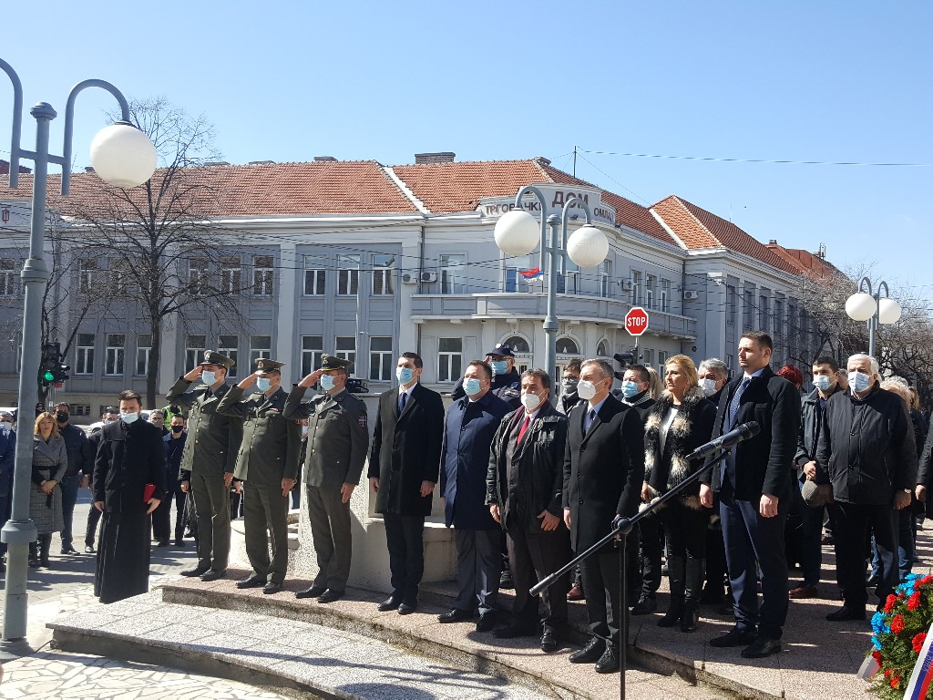 Požarevac: Položeni venci na spomenik Sloboda povodom godišnjice bombardovanja