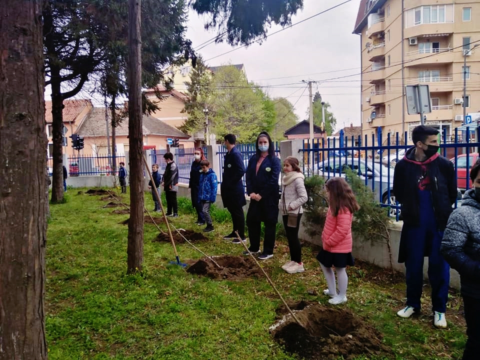 Osnovna škola „Kralj Aleksandar Prvi“ dobila voćnjak