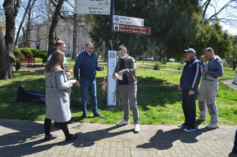 U akciji “Posadi svoj hlad“ Gradištanci sade besplatne sadnice belog jasena