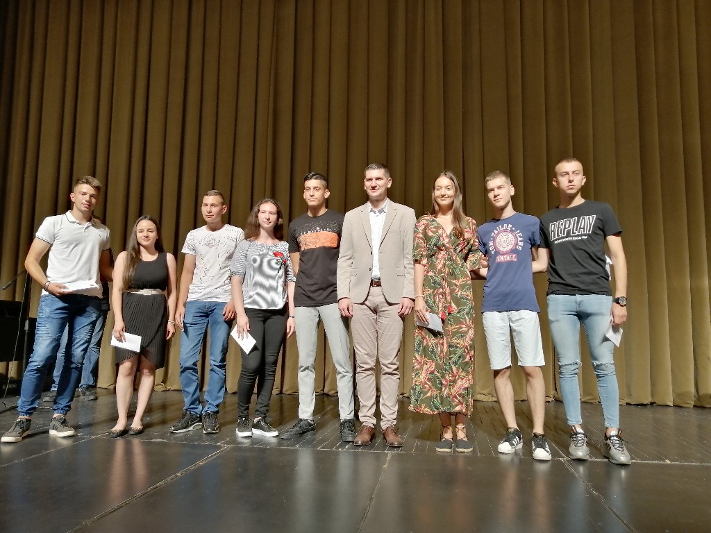 Grad Požarevac dodelio nagrade najboljima u protekle dve školske godine (FOTO)