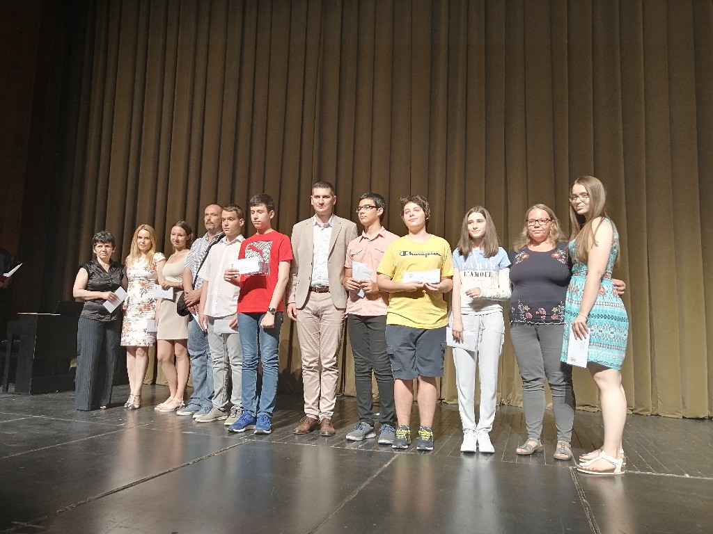 Grad Požarevac dodelio nagrade najboljima u protekle dve školske godine (FOTO)