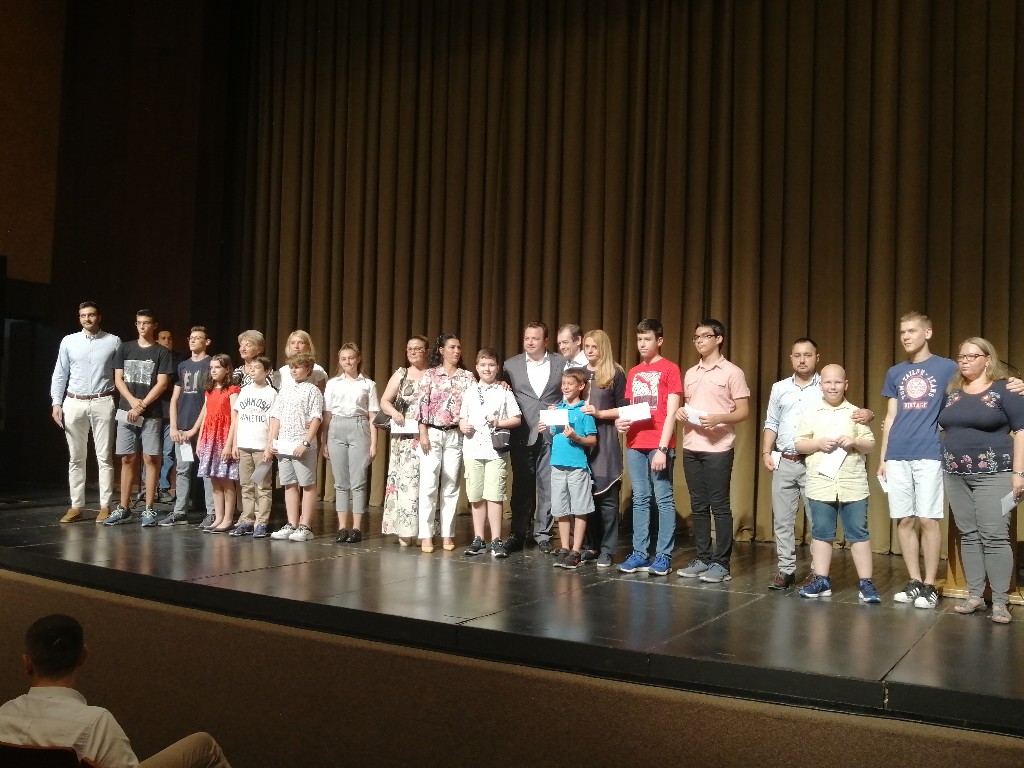 Grad Požarevac dodelio nagrade najboljima u protekle dve školske godine (FOTO)